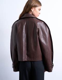 Model wearing Faux leather ovoid sleeve short trench in brown