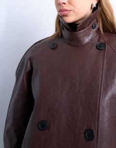 Model wearing Faux leather ovoid sleeve short trench in brown
