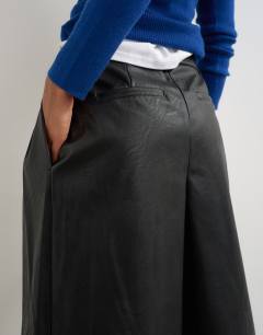 Model wearing Faux leather pleated trouser in black