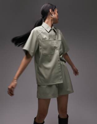 Topshop Pull-on Faux Leather Shorts In Green