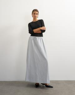 Model wearing Faux leather tie waist slouchy slim maxi skirt in light grey