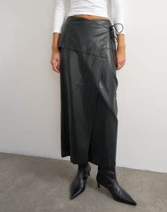 Model wearing Faux leather wrap tie detail maxi skirt in black