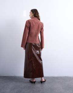 Model wearing Faux suede shacket in pink