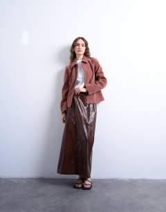 Model wearing Faux suede shacket in pink