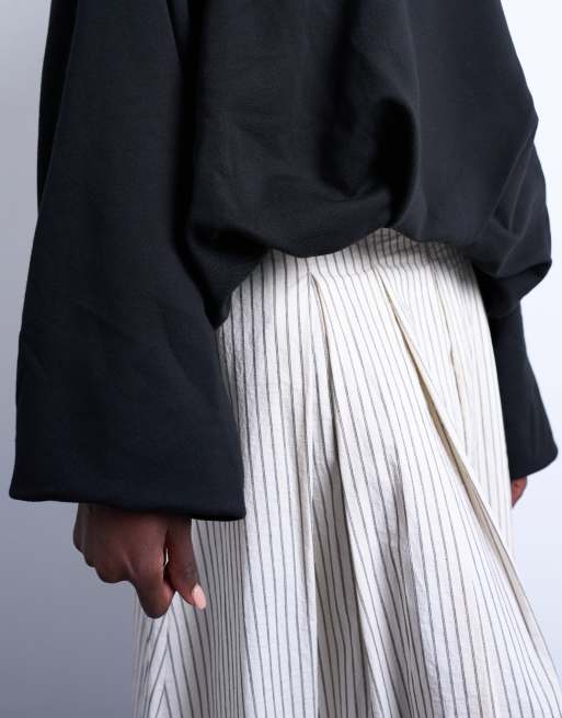 Topshop - Felpa nera con fondo a palloncino, 2 di 4