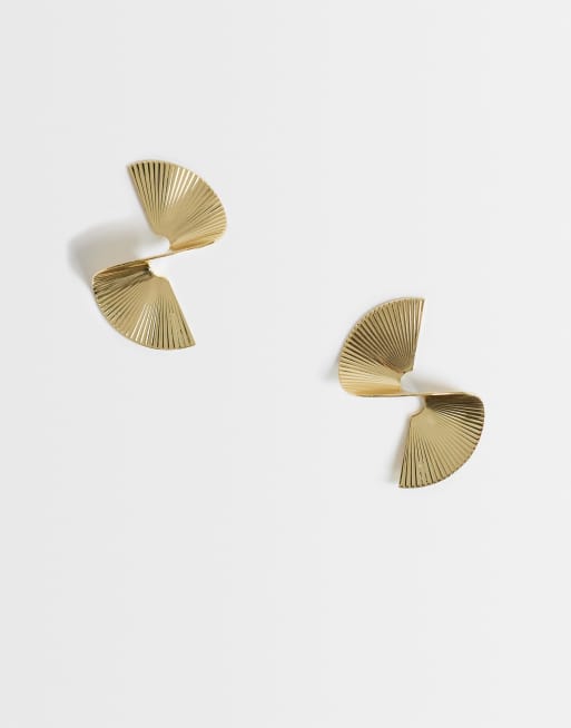 Topshop Fergy ørering med foldet detalje i guld, 2 af 5