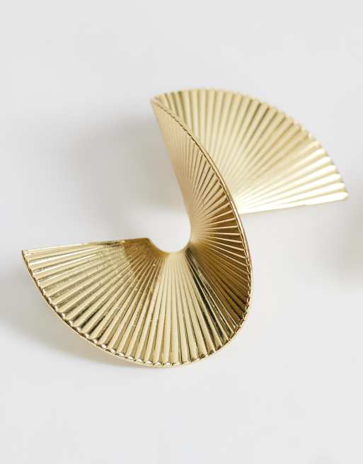 Topshop Fergy ørering med foldet detalje i guld, 3 af 5