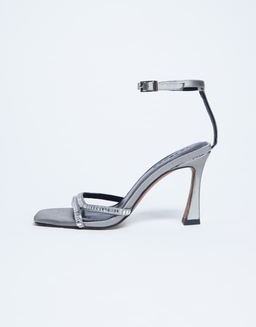 Topshop - Fifi - Sandalen met uitlopende hak en versiering in zilver 