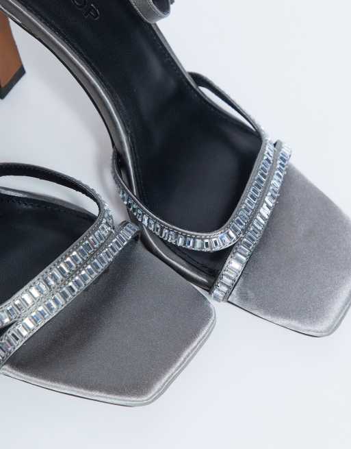 Topshop – Fifi – Silverfärgade sandaler med utsvängda klackar och utsmyckning , 2 av 4