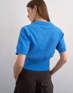 Model wearing Fine knitted towelling cinch waist polo in blue