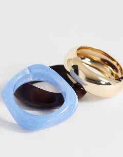 Model wearing Finn 3 pack resin bangles in gold, blue and brown