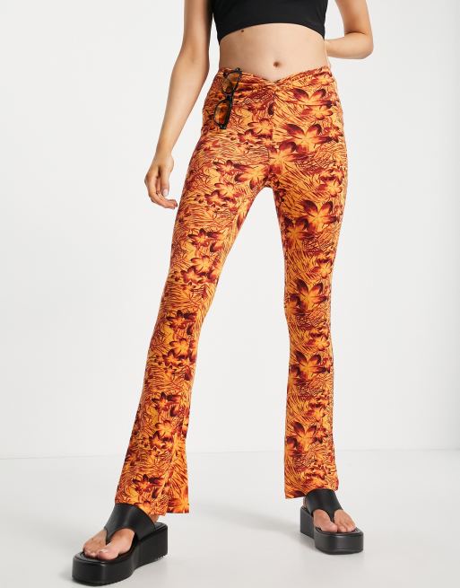 Topshop - Flare-broek met geknoopte, gedraaide voorkant in hisbiscusprint