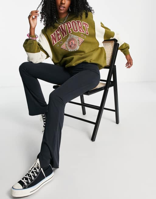 Topshop - Flare-broek van cupro met splitjes voor in zwart met wassing