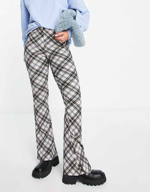 Topshop - Flare-broek van kreukelstof met ruitprint in blauw en zwart