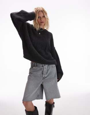 Topshop - Flauschiger, gerippter Oversize-Strickpullover in Anthrazit mit Rundhalsausschnitt-Grau