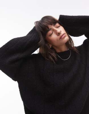 Topshop - Flauschiger, gerippter Oversize-Strickpullover in Schwarz mit Rundhalsausschnitt