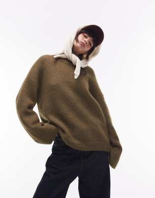 Topshop - Flauschiger, kastiger Oversize-Strickpullover in Khaki mit Rundhalsausschnitt-Grün