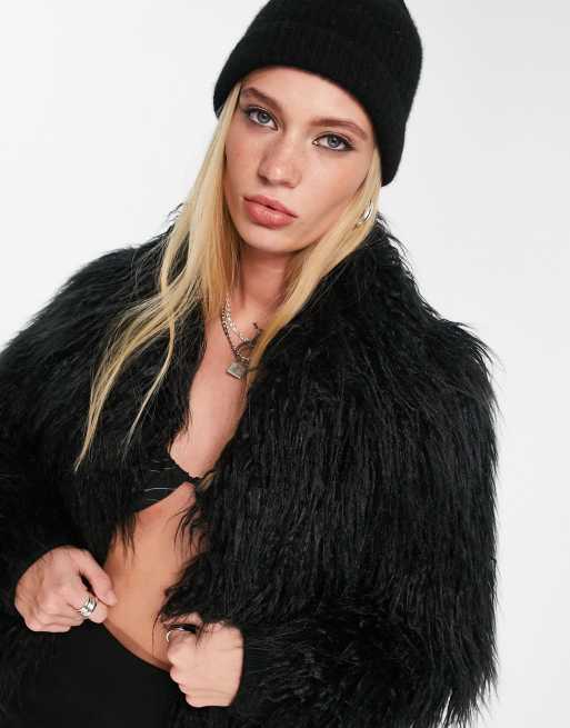 Topshop – Flauschiger, kurzer Pelzmantel in Schwarz, 3 von 4