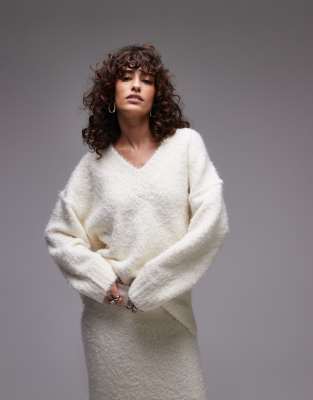 Topshop - Flauschiger Oversize-Strickpullover in Creme mit V-Ausschnitt, Kombiteil-Weiß