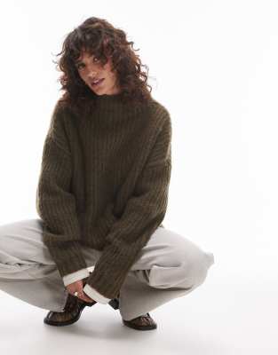 Topshop - Flauschiger Oversize-Strickpullover in Khaki-Grün