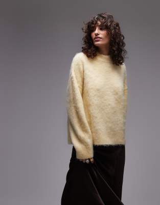 Topshop - Flauschiger Strickpullover in Buttermilchgelb mit lockerem Schnitt