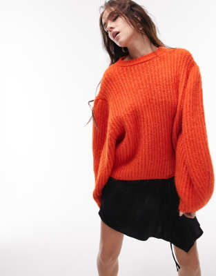 Topshop - Flauschiger Strickpullover in Orange mit voluminösen Ärmeln