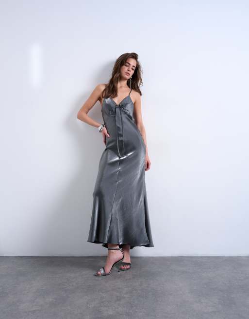 Topshop – Fließendes Neckholder-Maxikleid in Metallic-Silber mit Riemchenträgern, 3 von 4
