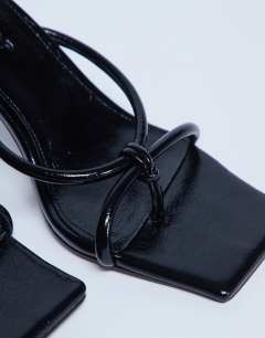 Model wearing Flora strappy toe loop high heel in black