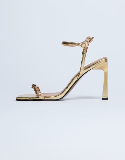 Topshop – Floyd – High Heels in Gold mit Riemchen, Schnallendetail und eckiger Zehenpartie, 2 von 3