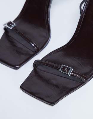 Topshop - Floyd - Sandales à talon haut, bout carré et brides à boucles - Chocolat-Brown