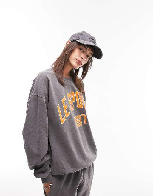 Topshop - Forvasket sort sweatshirt med 'Le Sports'-print - Del af sæt