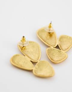 Model wearing Frankie brushed earring in gold