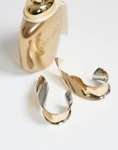 Model wearing Freyja twisted earring in gold and silver