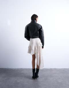 Model wearing Frill detail midi skirt in spot print