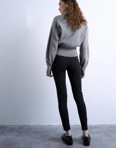 Model wearing Full length heavy weight legging in black
