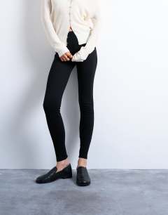 Model wearing Full length heavy weight legging in black