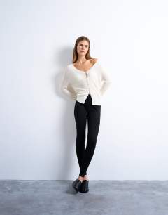 Model wearing Full length heavy weight legging in black