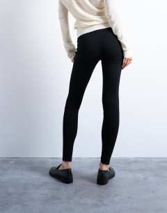 Model wearing Full length heavy weight legging in black