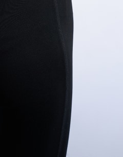 Model wearing Full length heavy weight legging in black