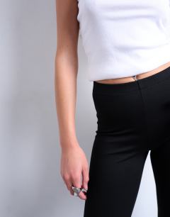 Model wearing Full length legging in black