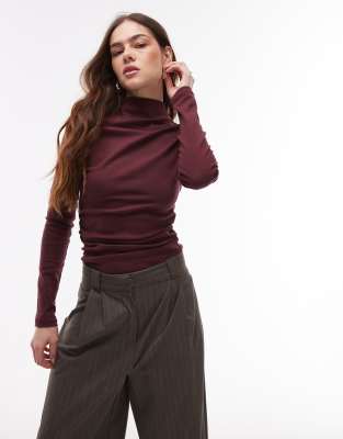 funnel neck long sleeve top in burgundy-Red