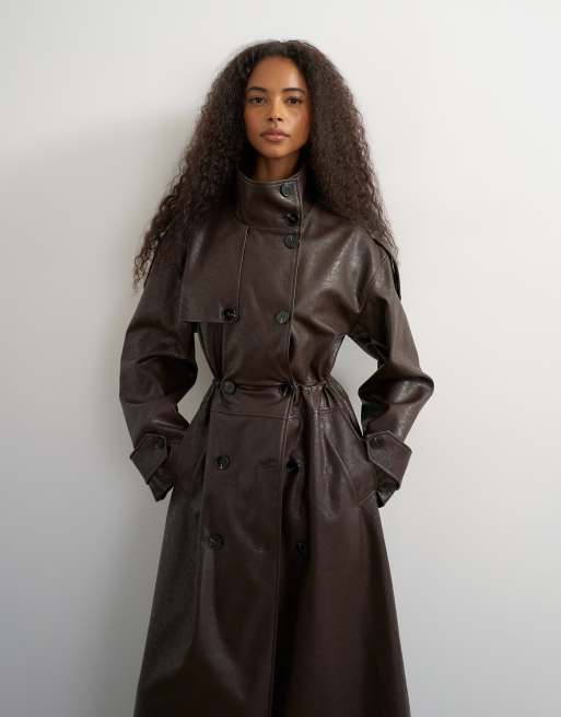 Topshop - gabardina larga de efecto piel con cintura ajustada en marrón, 4 de 4