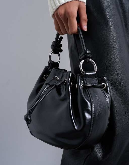 Topshop – Gabs – Glockenförmige Tasche in Schwarz mit Raffung und Kordelzug, 2 von 4