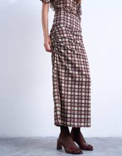 Model wearing Gathered detail mesh maxi skirt in check