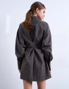 Model wearing Gathered waist long sleeve shirt dress in burgundy stripe