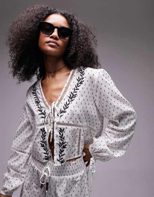 Topshop - Geborduurd strandoverhemd met gestrikte voorkant in wit, deel van co-ord set