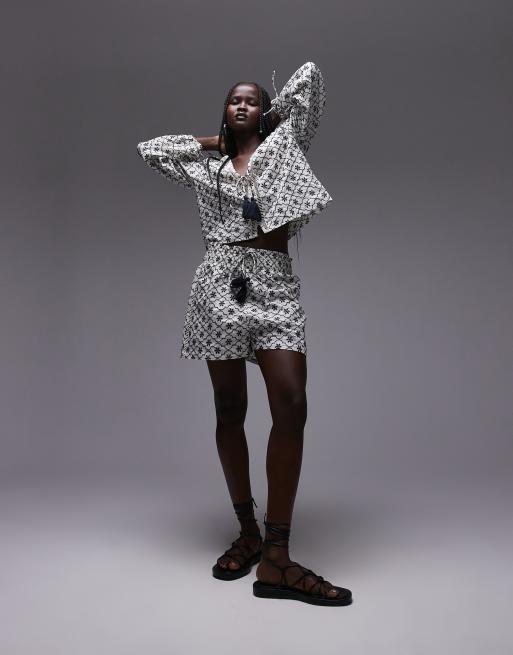 Topshop - Geborduurde strandshort in wit, deel van co-ord set