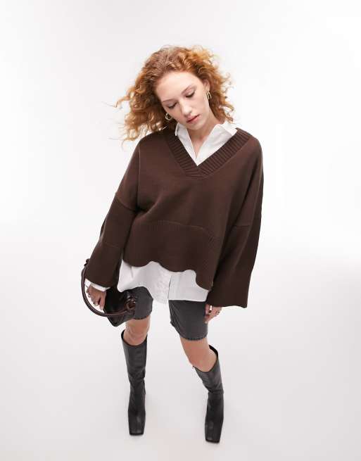Topshop - Gebreide trui met lange pasvorm, inkeping en V-hals in chocoladebruin