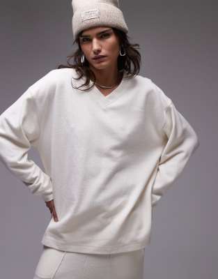 Topshop - Gebürstetes Sweatshirt mit V-Ausschnitt in Creme-Weiß