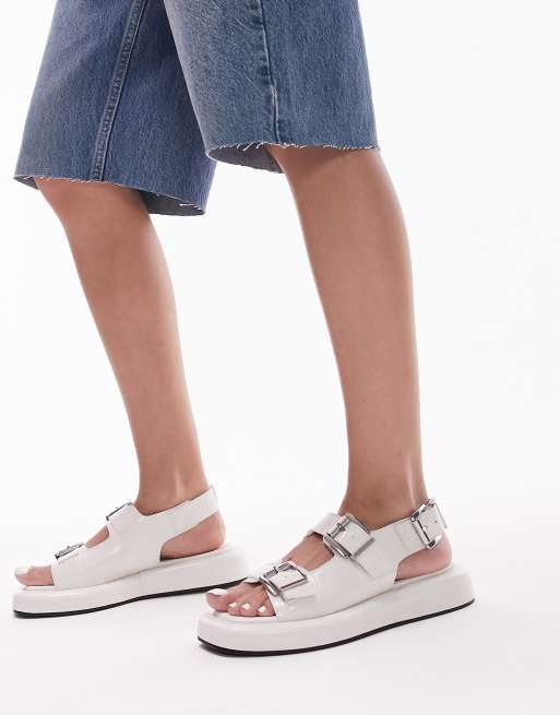 Topshop – Gen – Białe sandały z paskiem za piętą we wzór skóry krokodyla z klamrą